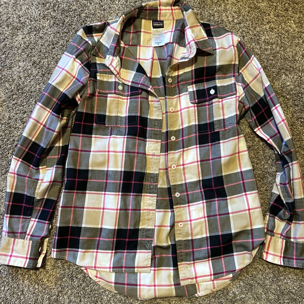 Patagonia Black and White Button Down Shirt Casual Style